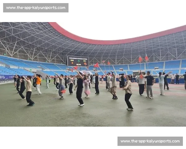 非遗助威苏超:淮剧歌舞杂技燃爆盐城中场 非遗助威苏超:淮剧歌舞杂技燃爆盐城中场